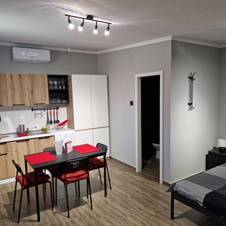 Apartman83 - One-Bedroom Apartment - 16