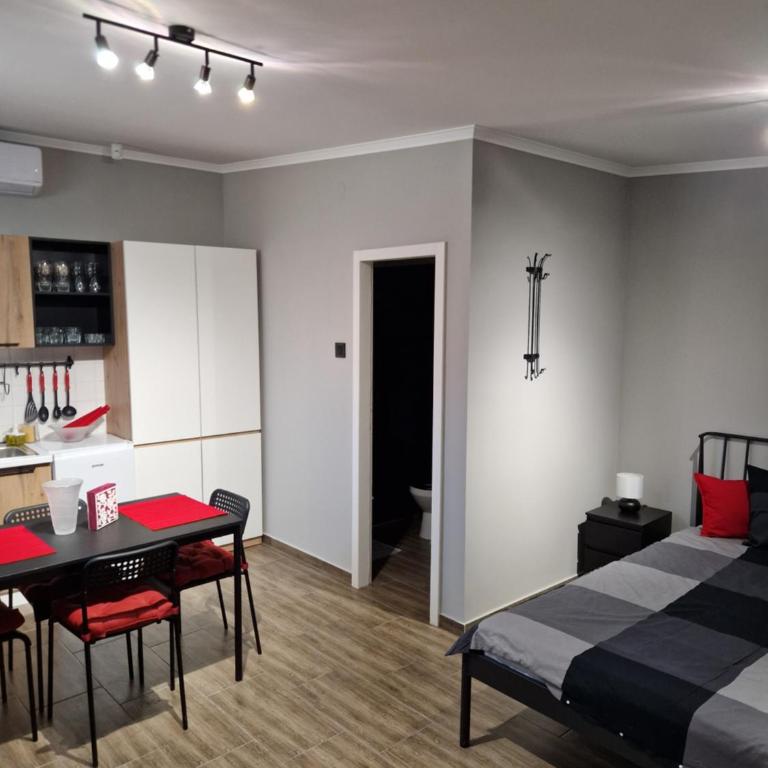 Apartman83 - One-Bedroom Apartment - 17