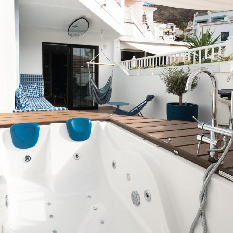 Modern, design, private jacuzzi - 2 terraces, 2 beds - Wow Apartment - Los Christianos - Apartamento de 2 dormitorios con balcón y terraza - 12