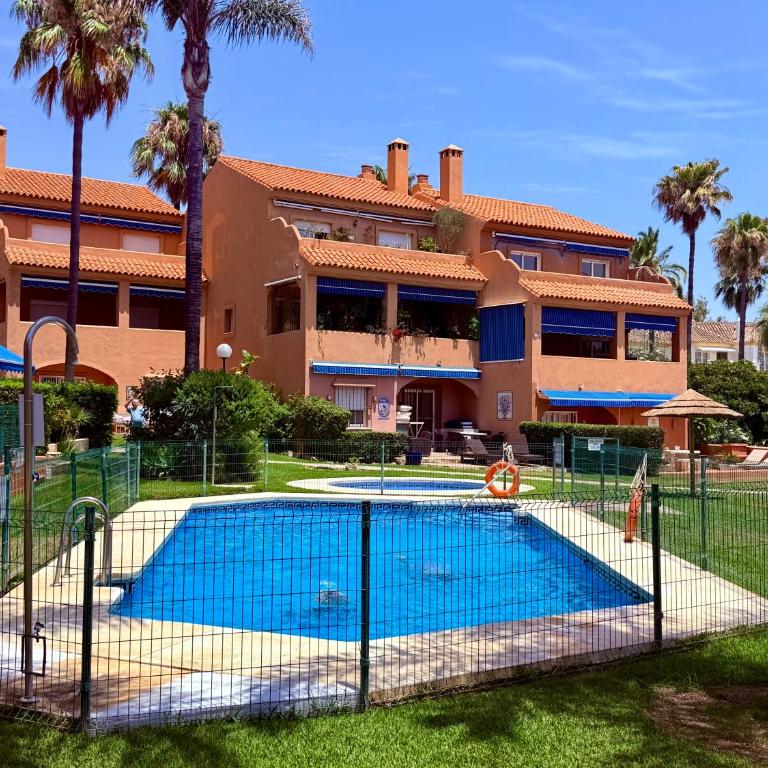 No1 - Beachfront Estepona, close to port, 2 bedroom, 2 bathroom, sleeps 5 - Apartamento Familiar de 2 dormitorios con vistas - 15