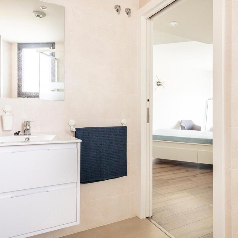 Contemporary 2BR with Pool & Gym - Apartamento de 1 dormitorio - 6
