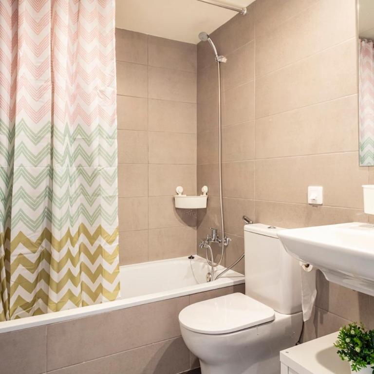 Contemporary 2BR with Pool & Gym - Apartamento de 1 dormitorio - 7