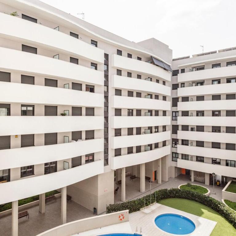 Contemporary 2BR with Pool & Gym - Apartamento de 1 dormitorio - 10