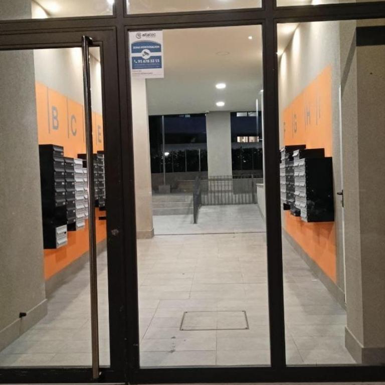 Contemporary 2BR with Pool & Gym - Apartamento de 1 dormitorio - 11
