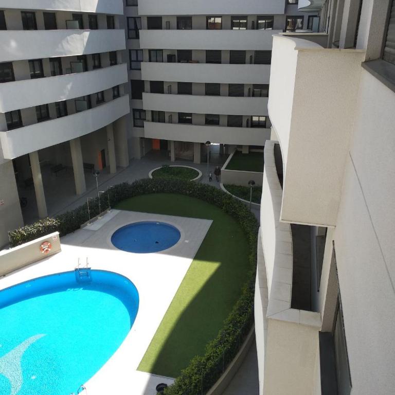 Contemporary 2BR with Pool & Gym - Apartamento de 1 dormitorio - 13
