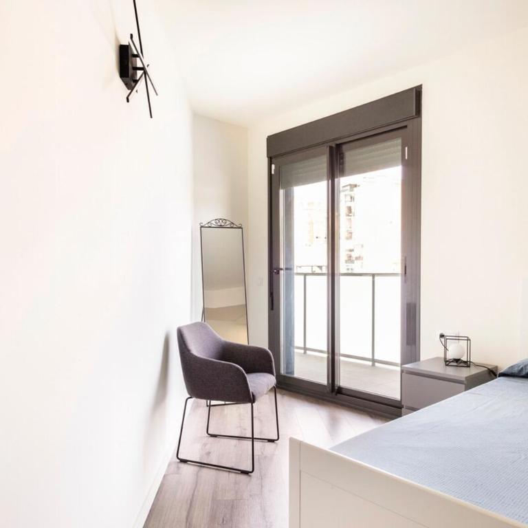 Contemporary 2BR with Pool & Gym - Apartamento de 1 dormitorio - 14