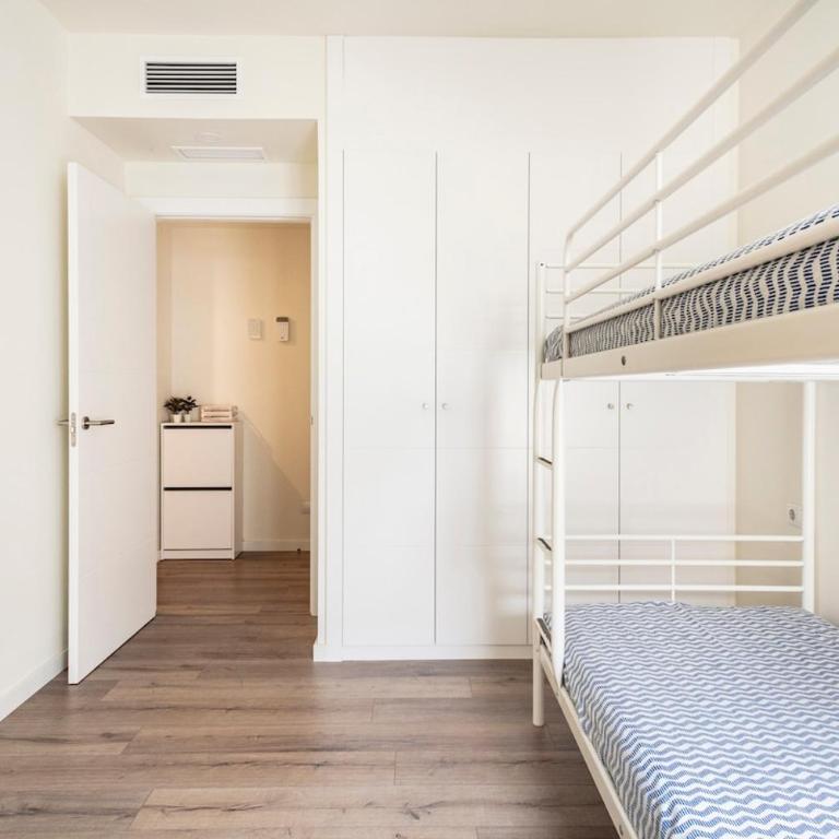 Contemporary 2BR with Pool & Gym - Apartamento de 1 dormitorio - 23