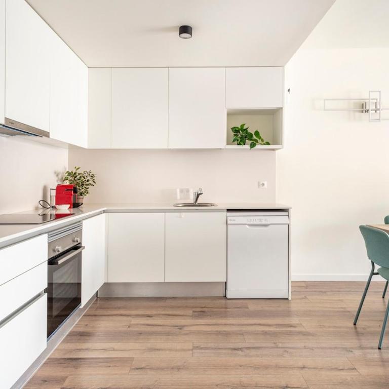Contemporary 2BR with Pool & Gym - Apartamento de 1 dormitorio - 25