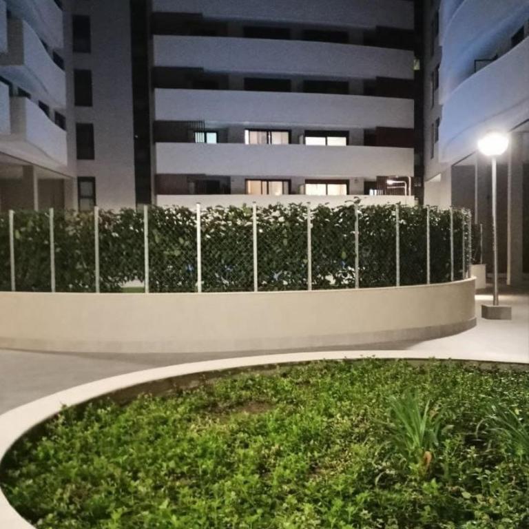 Contemporary 2BR with Pool & Gym - Apartamento de 1 dormitorio - 35