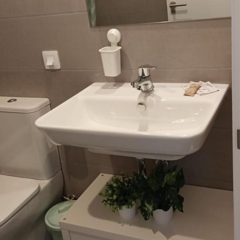 Contemporary 2BR with Pool & Gym - Apartamento de 1 dormitorio - 39