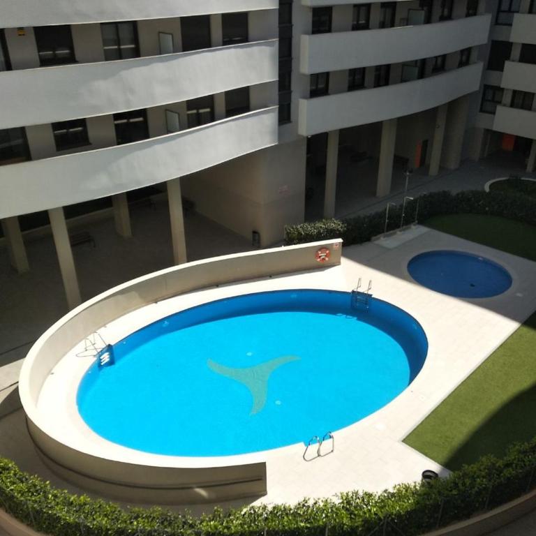 Contemporary 2BR with Pool & Gym - Apartamento de 1 dormitorio - 42