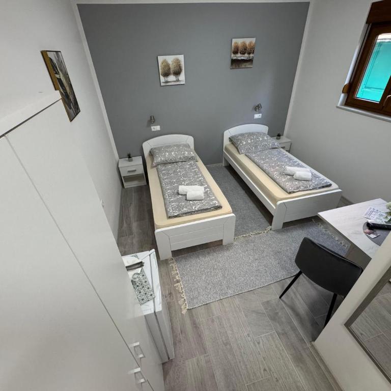 Guest House Stari - Double Room with Private Bathroom - 1