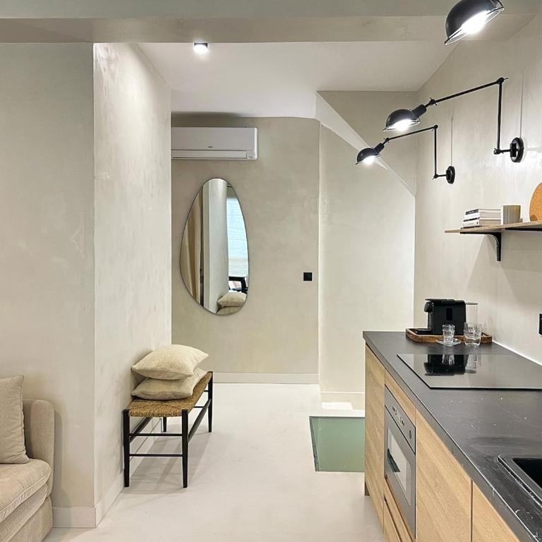 Stylish Souplex - near Palais Royal-Louvre Museum - One-Bedroom Apartment - 19