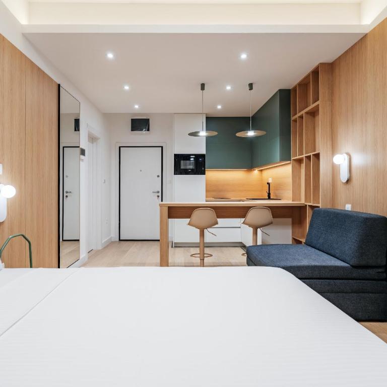 Twin Towers By In Property - Deluxe Queen Studio - 1