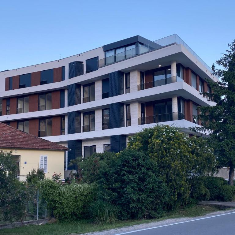 Luxury 2BR Apartment with Terrace & Parking near Porto Montenegro - Apartman sa 2 Spavaće Sobe - 1