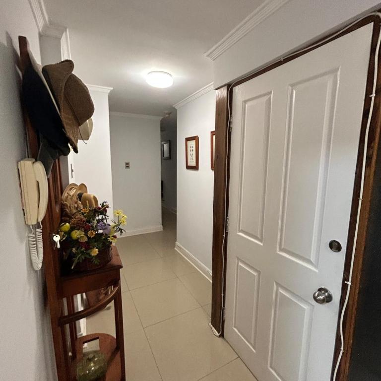 Apartamento frente a la playa - Four-Bedroom Apartment with Balcony - 13
