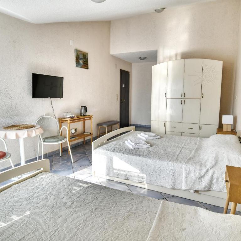 Sun Guest House - Standardna Trokrevetna Soba s Balkonom - 8