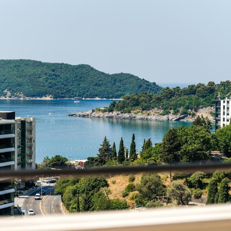 Twin Towers By In Property - Deluxe Suite with Sea View - 6