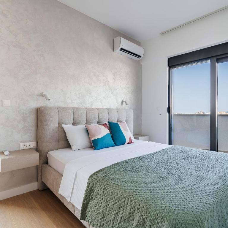 Twin Towers By In Property - Deluxe Suite with Sea View - 5