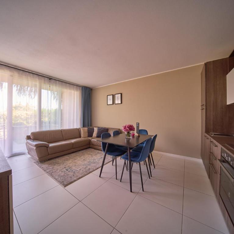 Hide View - Two-Bedroom Apartment - 6