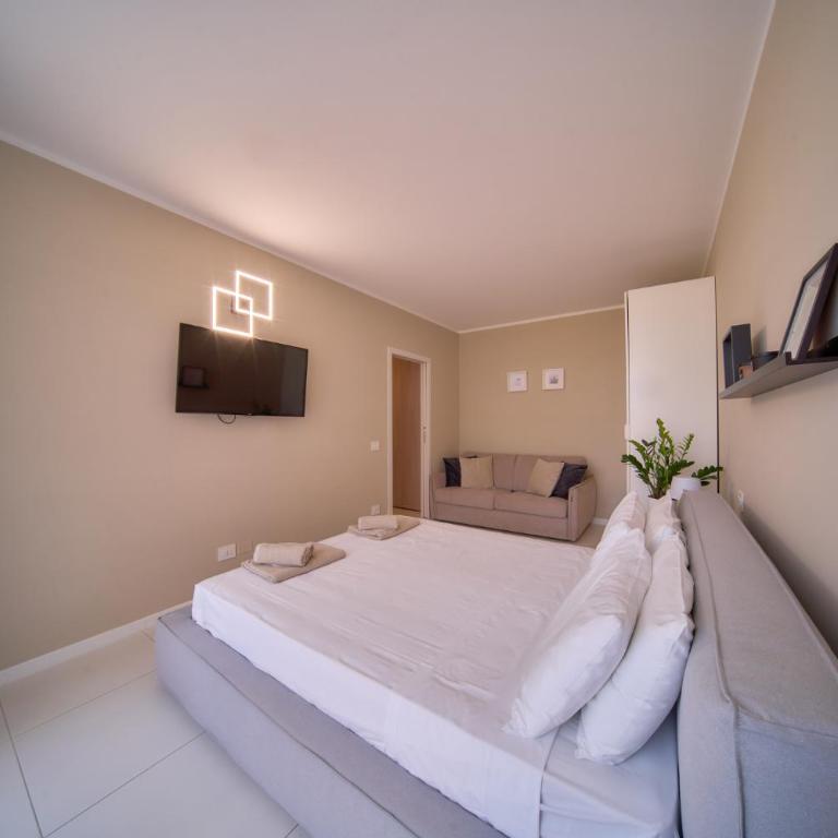 Hide View - Two-Bedroom Apartment - 9