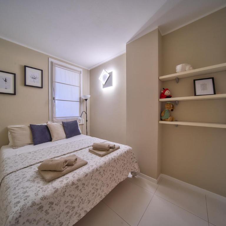 Hide View - Two-Bedroom Apartment - 13