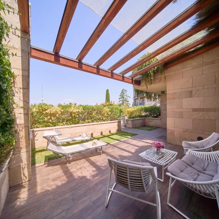 Hide View - Two-Bedroom Apartment - 19