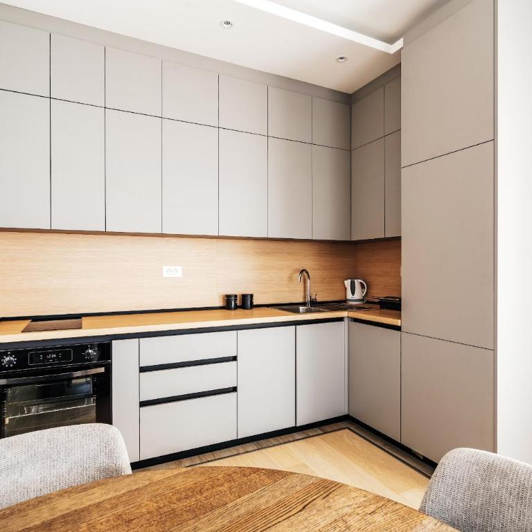 Twin Towers By In Property - Apartment with Sea View - 10