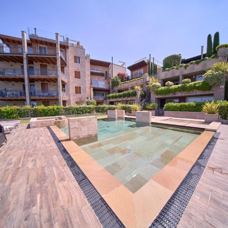 Hide View - Two-Bedroom Apartment - 16