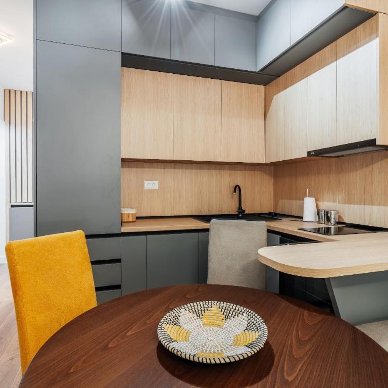 Twin Towers By In Property - Studio with Terrace - 3