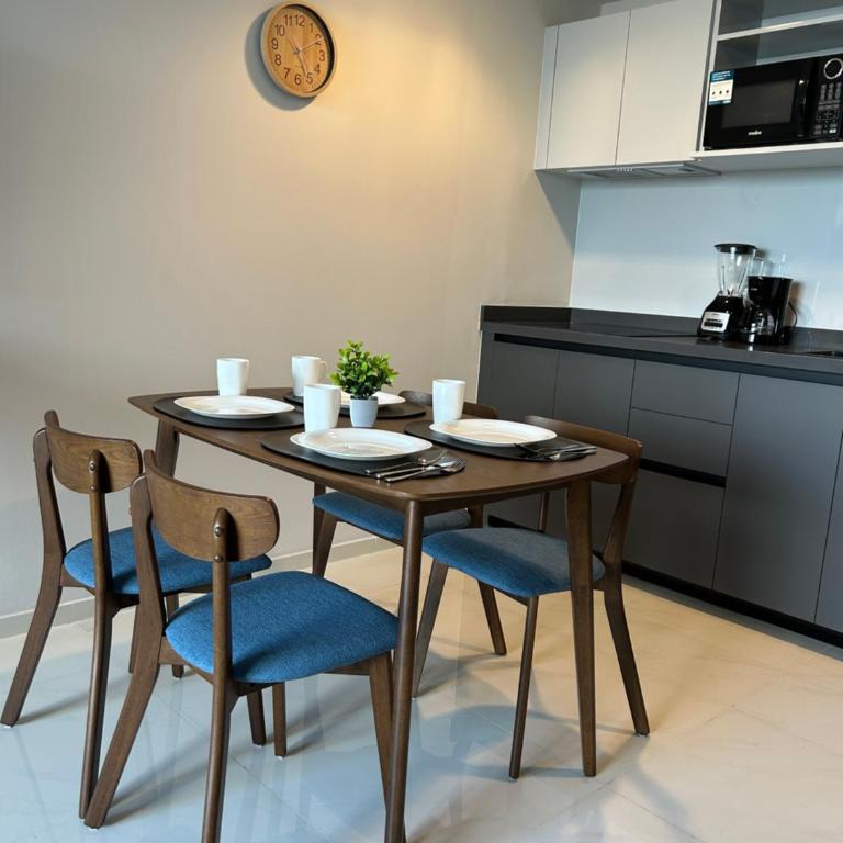 Elegante loft apartment Paseo Santa Lucia king size bed, alberca, gym, parking, kids club - One-Bedroom Apartment - 9
