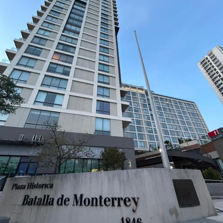 Elegante loft apartment Paseo Santa Lucia king size bed, alberca, gym, parking, kids club - One-Bedroom Apartment - 4
