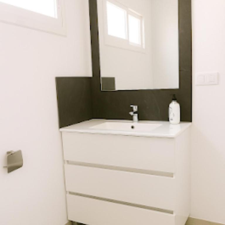 Centric Pool View Bungalow - One-Bedroom Apartment - 8