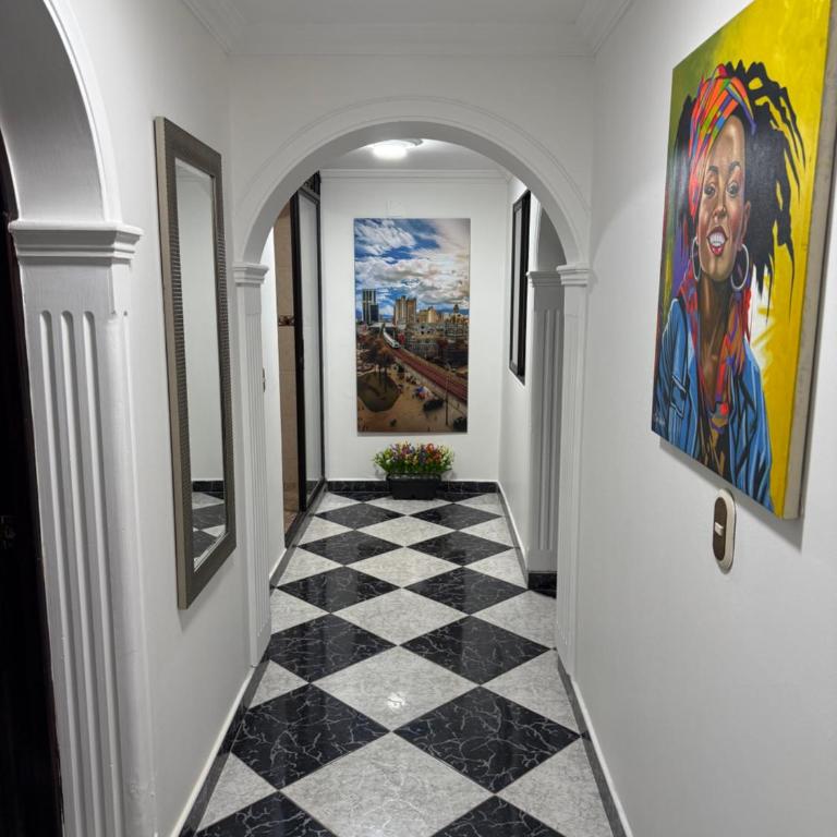 Apartamento amplio y hermoso en el centro Medellín - Three-Bedroom Apartment - 12