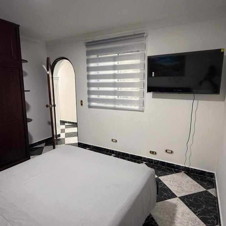 Apartamento amplio y hermoso en el centro Medellín - Three-Bedroom Apartment - 8