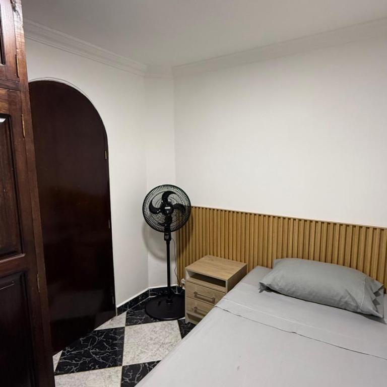 Apartamento amplio y hermoso en el centro Medellín - Three-Bedroom Apartment - 9