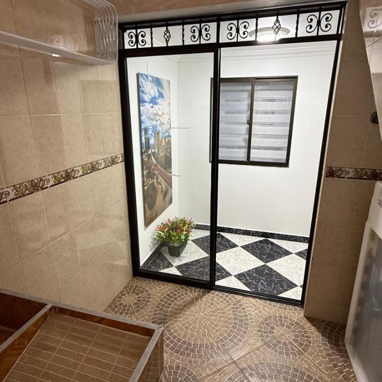 Apartamento amplio y hermoso en el centro Medellín - Three-Bedroom Apartment - 18