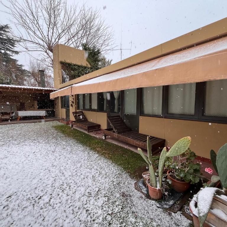 Berdina casa estilo loft con jardín, parrilla y cochera a 3 cuadras de la plaza de Chacras de Coria - Loft - 3