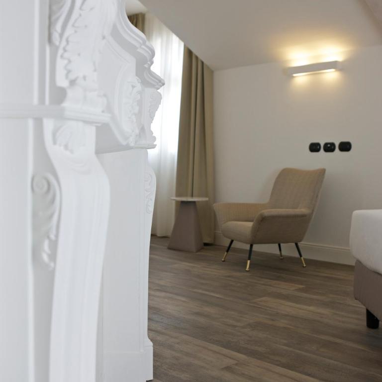Hotel Al Campanile - Luxury Suites & Apartments - Suite con Vista Lago Parziale - 11