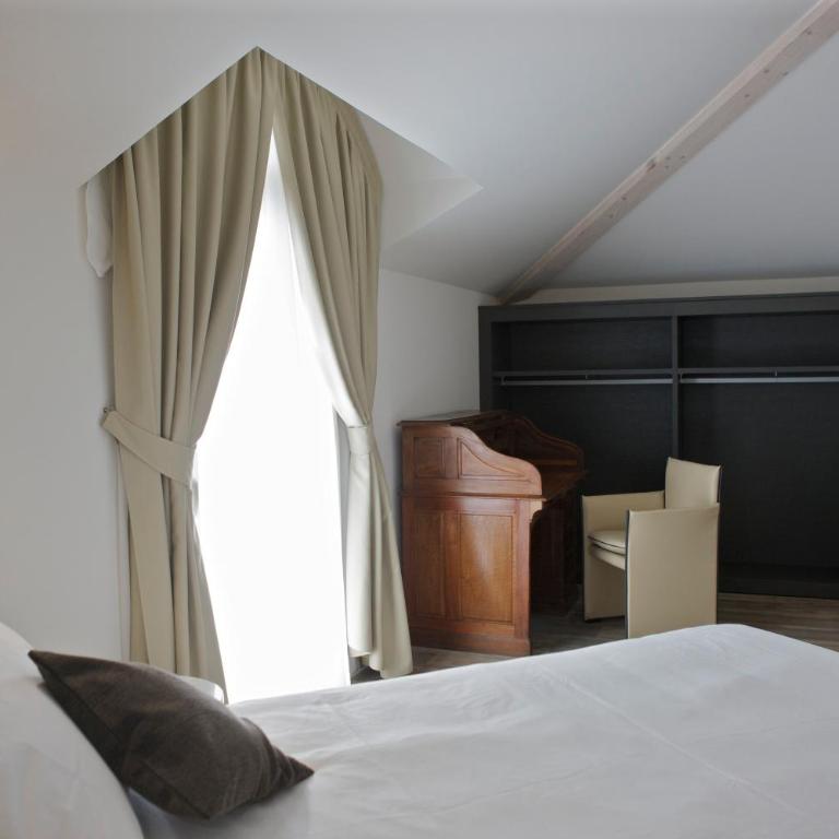 Hotel Al Campanile - Luxury Suites & Apartments - Suite con Vista Lago Parziale - 10