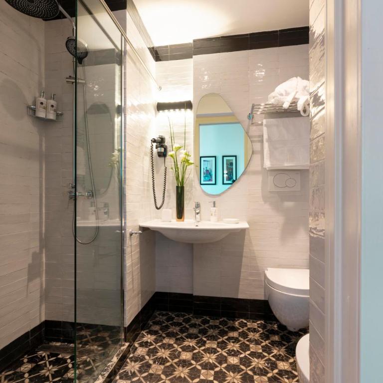 Palm Gallery Hotel - Standard King Room - 3