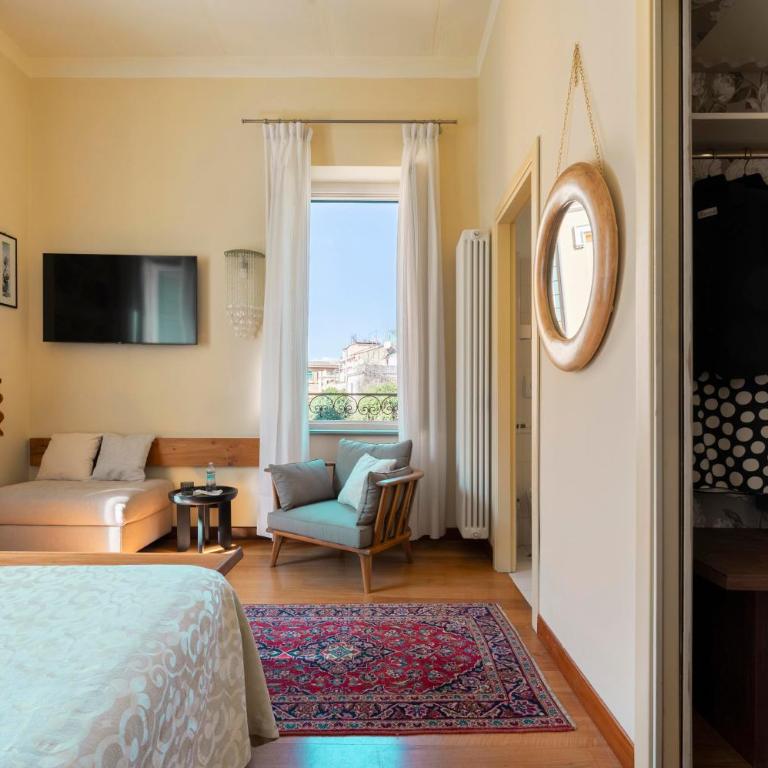 Palm Gallery Hotel - Deluxe King Room - 5
