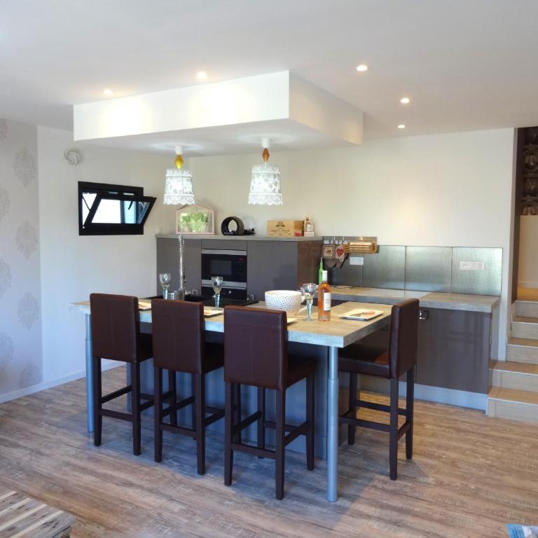 La VILLA SANARY Coeur de Portissol - Parking privé- Prise recharge voiture - Villa 2 Chambres - 32