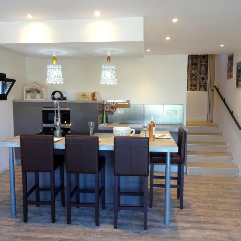 La VILLA SANARY Coeur de Portissol - Parking privé- Prise recharge voiture - Villa 2 Chambres - 18