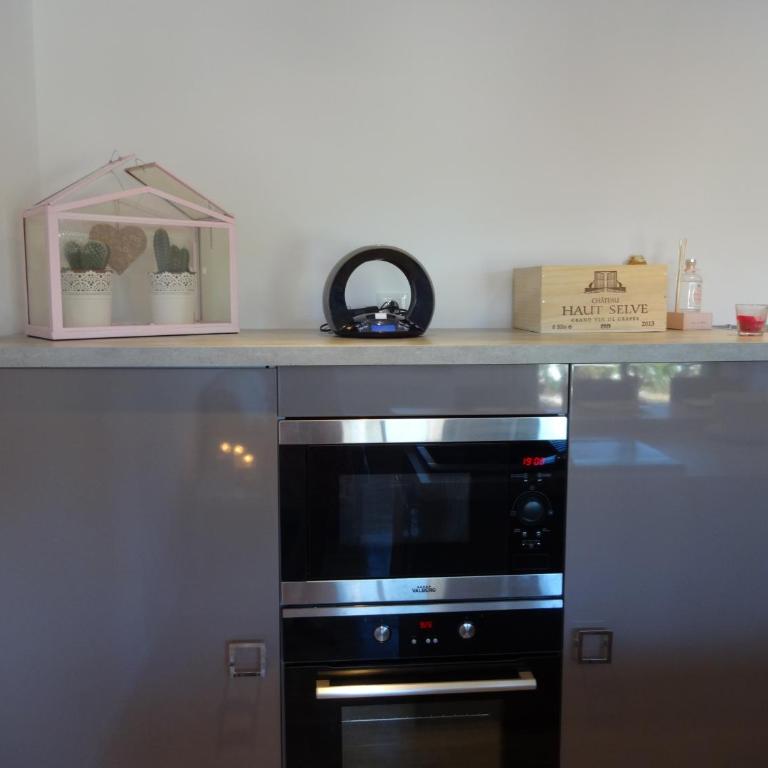 La VILLA SANARY Coeur de Portissol - Parking privé- Prise recharge voiture - Villa 2 Chambres - 30