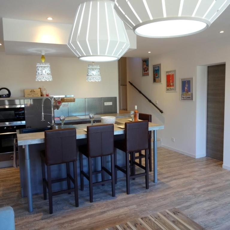 La VILLA SANARY Coeur de Portissol - Parking privé- Prise recharge voiture - Villa 2 Chambres - 23