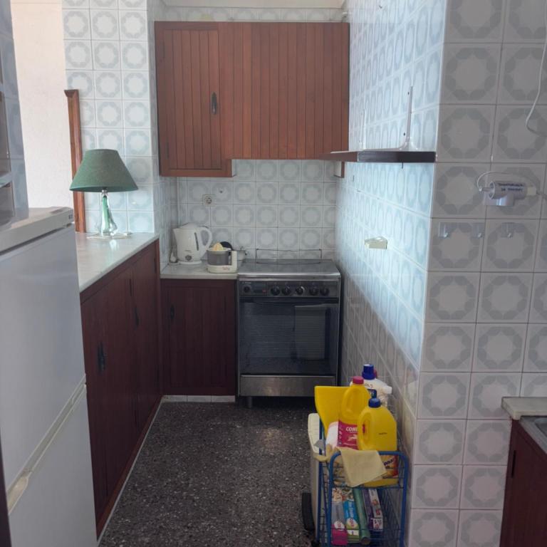 Appartement Roses 4 couchages, linge de maison, radiateurs électrique, balcon et parking - Apartamento de 1 dormitorio - 13