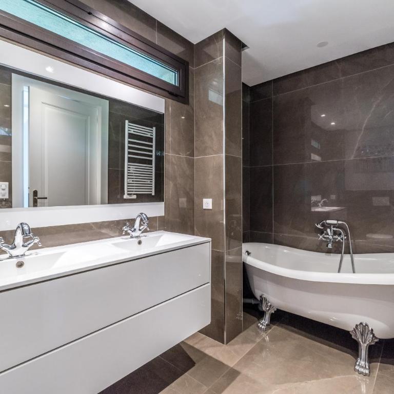 ADRIANA by Terry's Homes WATERFRONT SEAVIEW BEACH - Appartement 2 Chambres avec Terrasse et Vue sur la Mer - 7