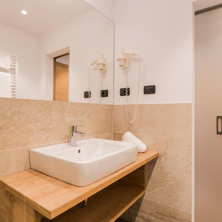 Hotel Laurin - Camera Matrimoniale con Balcone - 5