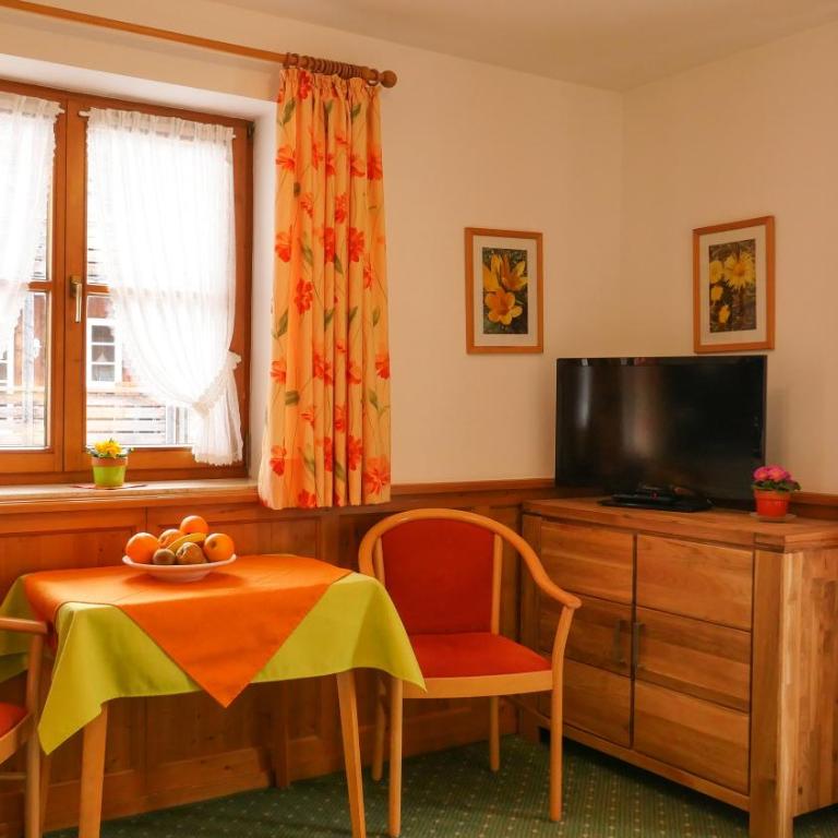 Gästehaus Hofacker - Apartment mit Aussicht und Balkon - 6